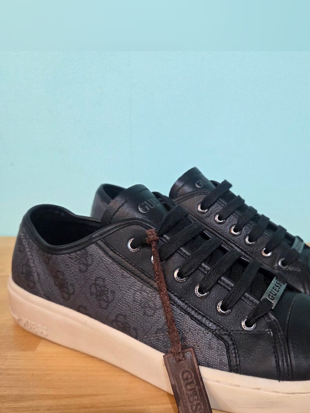 Guess Men Verona Leather Low Lace Up Sneakers